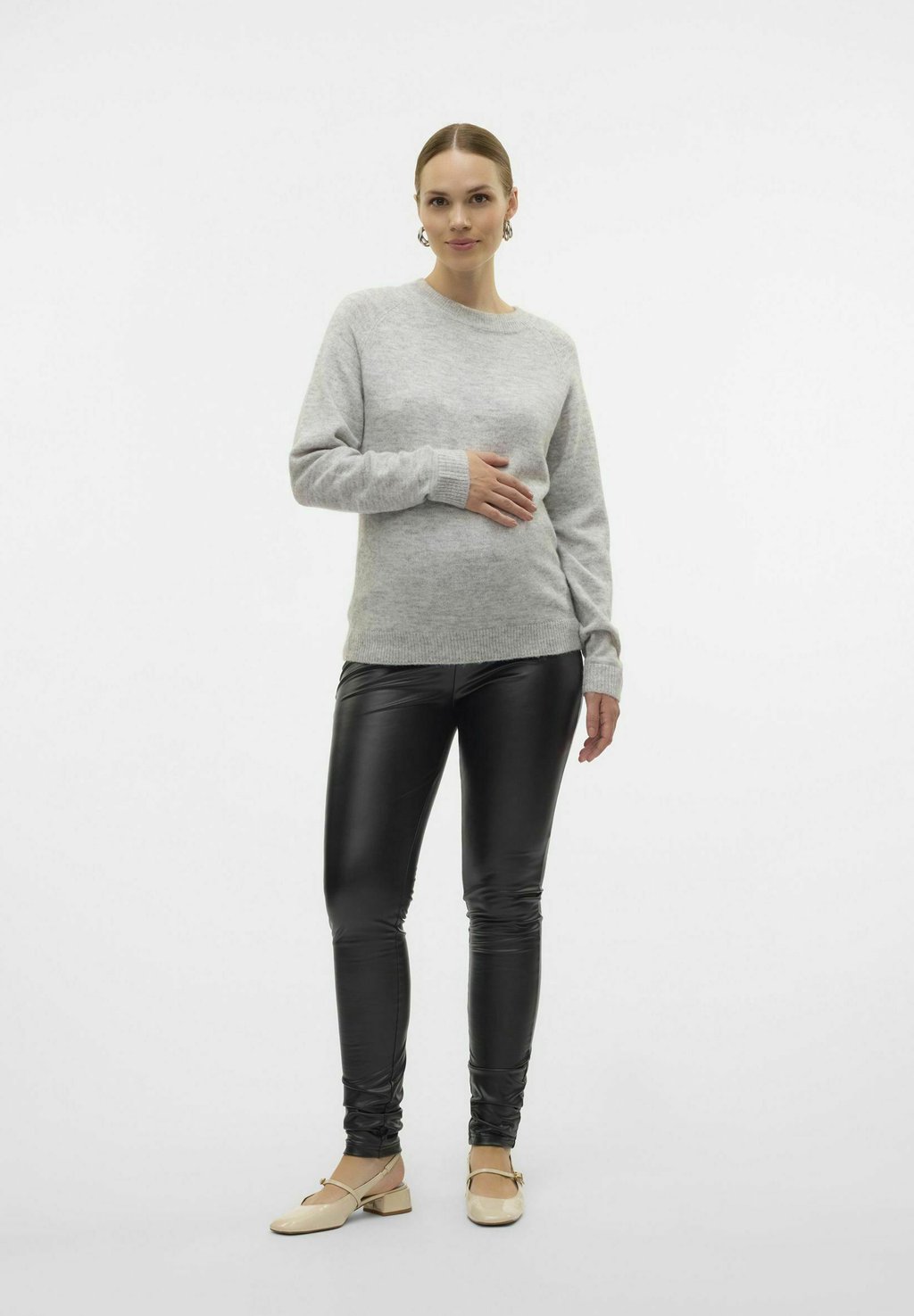 

Брюки NORMAL GESCHNITTEN HOHE TAILLE MAMALICIOUS, черный