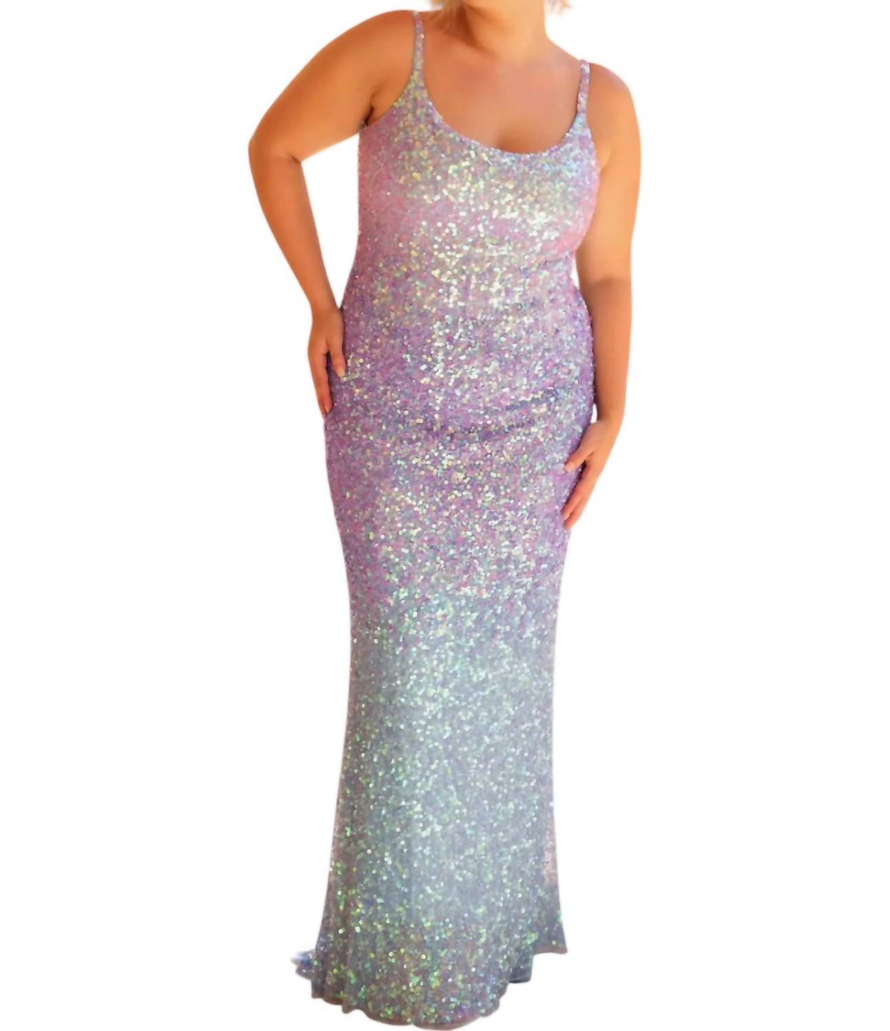 

Длинное платье для выпускного с изящными линиями в кристально-голубом цвете Primavera