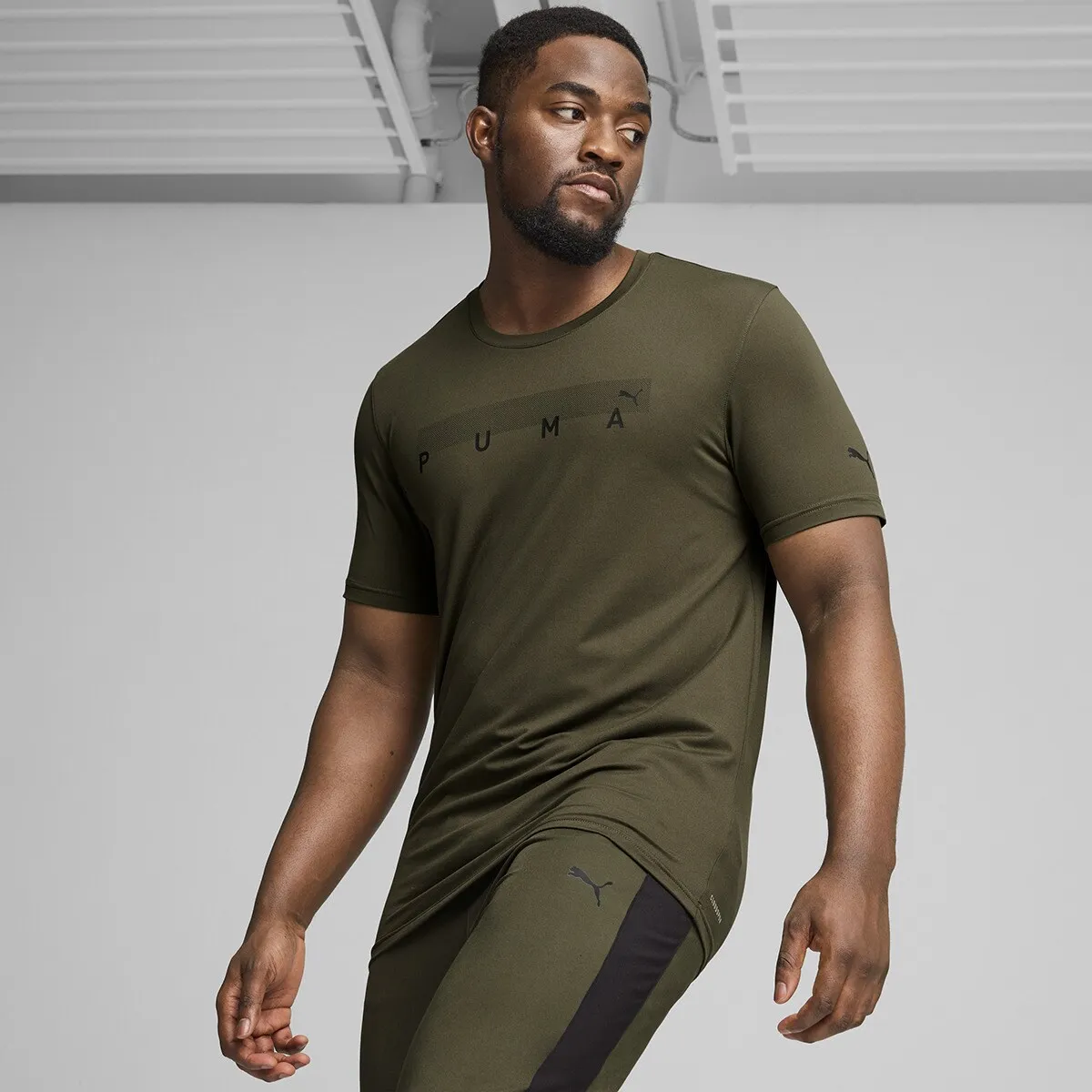 

Мужская футболка Puma с рисунком, зеленый