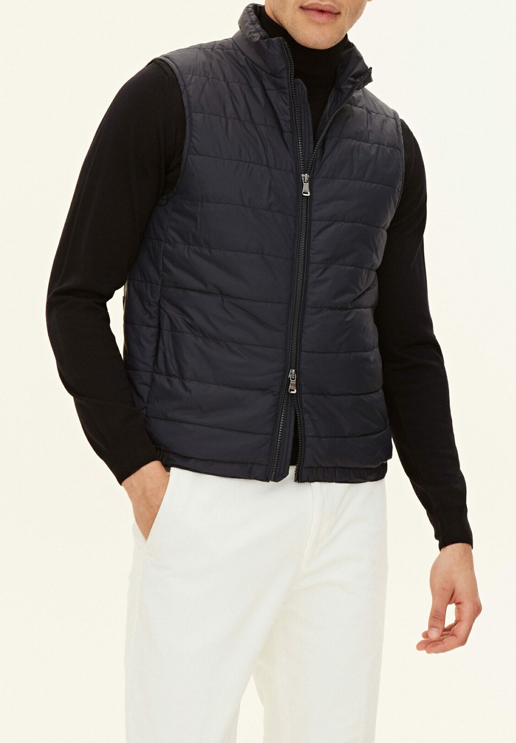 

Жилет PADDED Oscar Jacobson, темно-синий