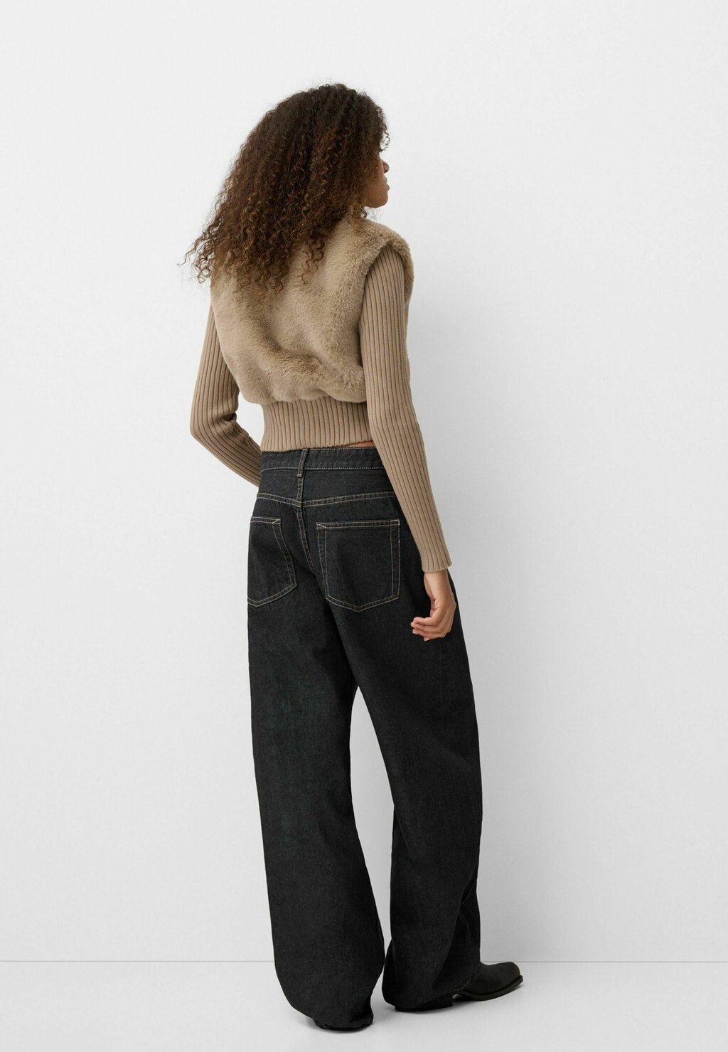 

Куртка-бомбер WITH SLEEVES Bershka, песочный
