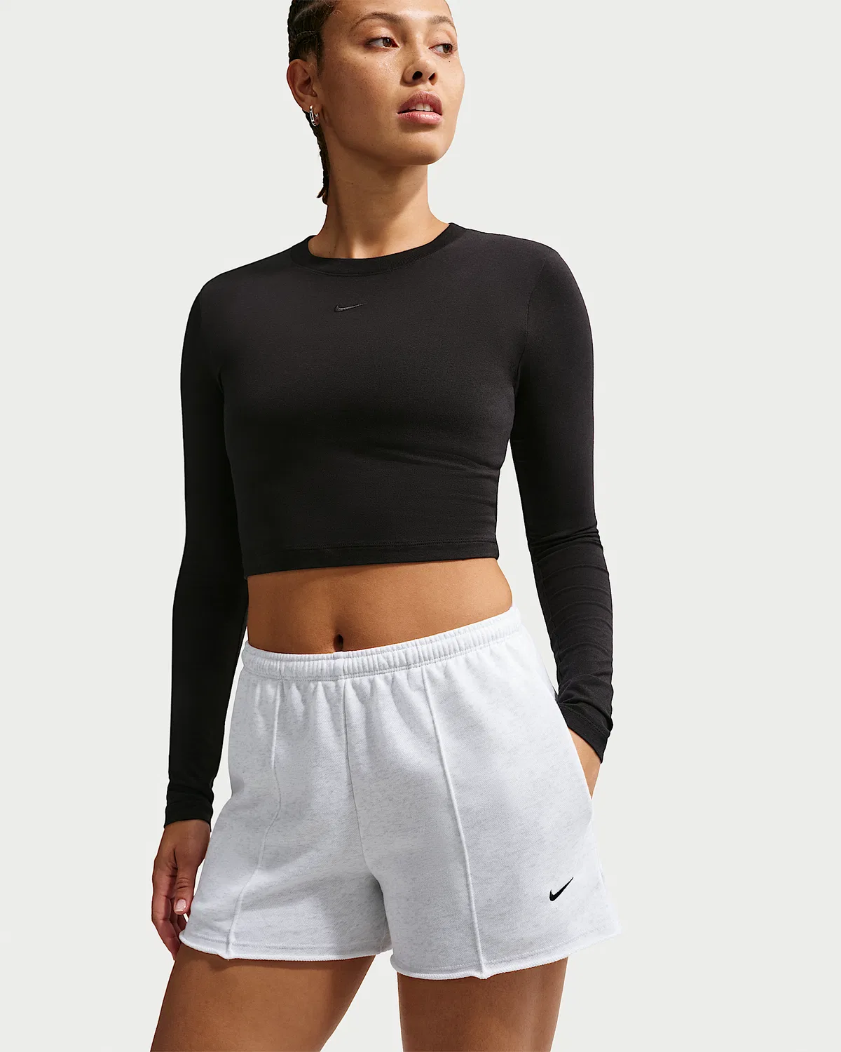 Женские шорты Nike Sportswear Chill Terry из французского махрового трикотажа со средней посадкой, Birch Heather/White/Black — фото 2