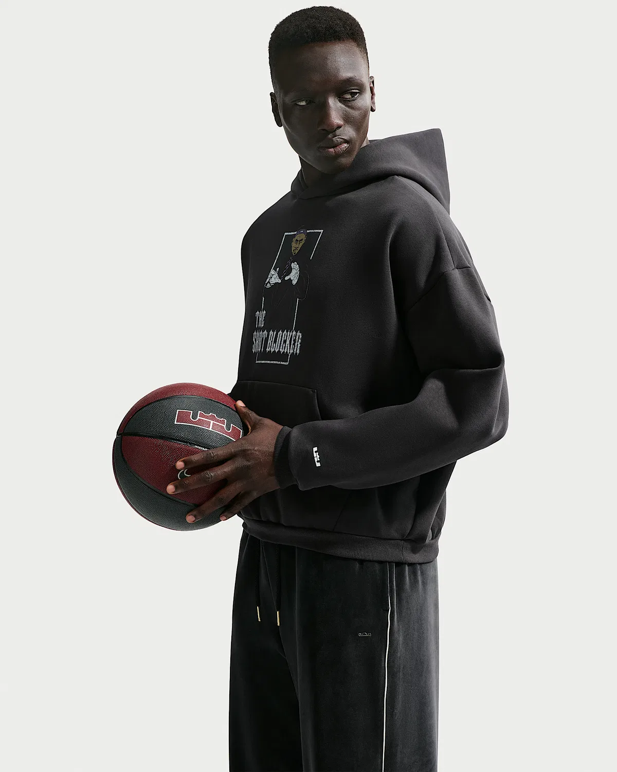 Мужская толстовка Therma-FIT Brushed Basketball Pullover Hoodie LeBron "Hurt Feelings", Off Noir — фото 3