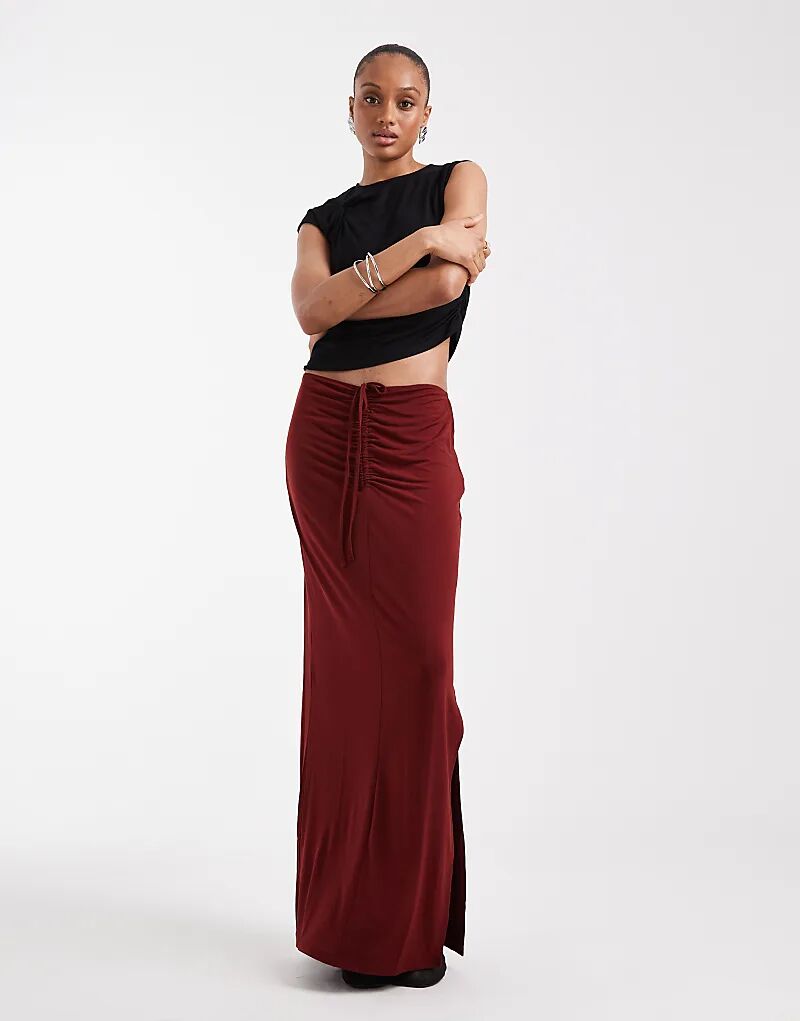 

Юбка макси Vero Moda Tall облегающего кроя со сборками спереди бордового цвета