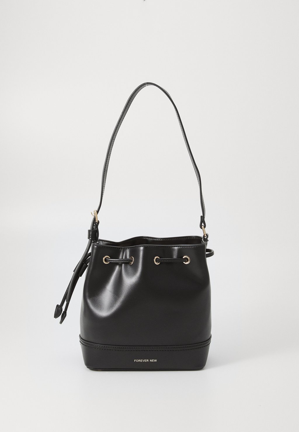 

Сумка BRITTNEY STITCH DETAIL BUCKET BAG Forever New, черный