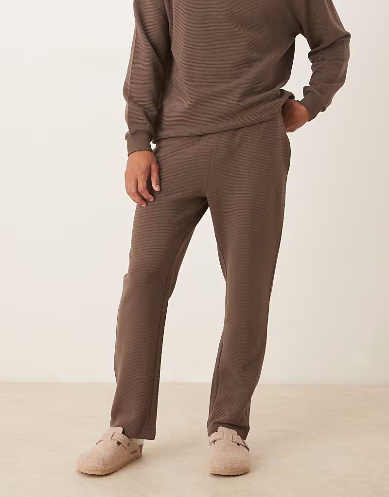 

Спортивные брюки прямого кроя из ребристой ткани в стиле «дайвинг» коричневого цвета Asos Design