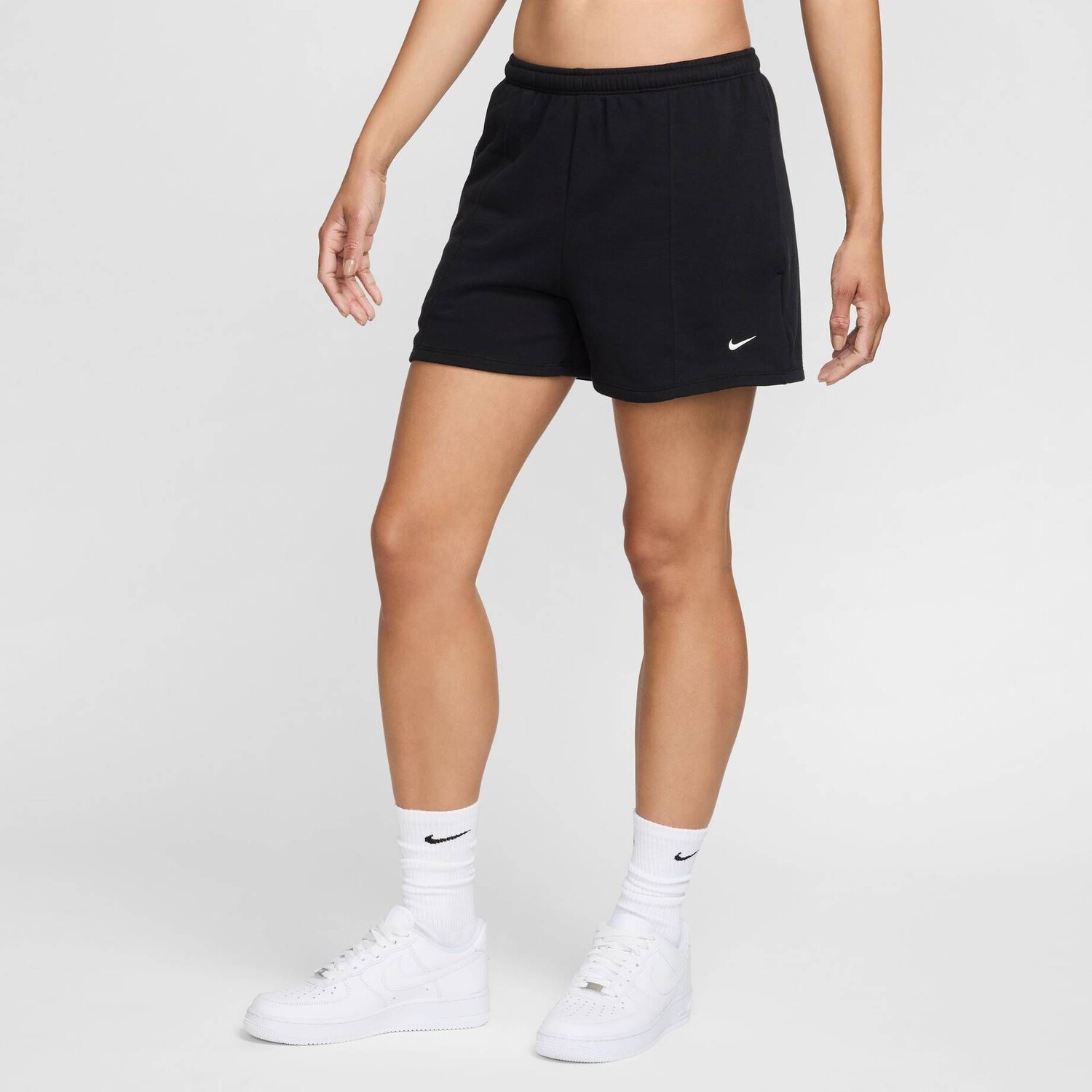

Шорты приталенного кроя из махровой ткани Nike Sportswear, черный