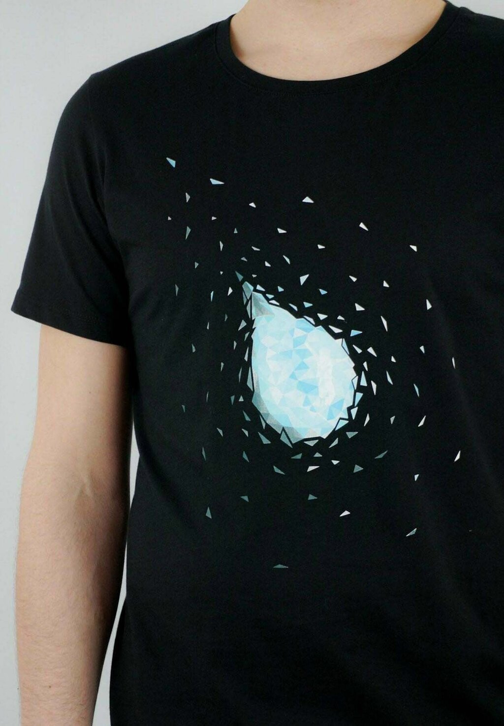 

Футболка с принтом DROPS FUTURE CircleStances, цвет Mottled Black