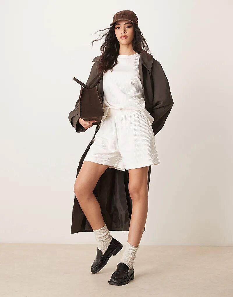 

Длинные шорты ASOS DESIGN из плотной ткани с толстым рубчиком кремового цвета — часть комплекта