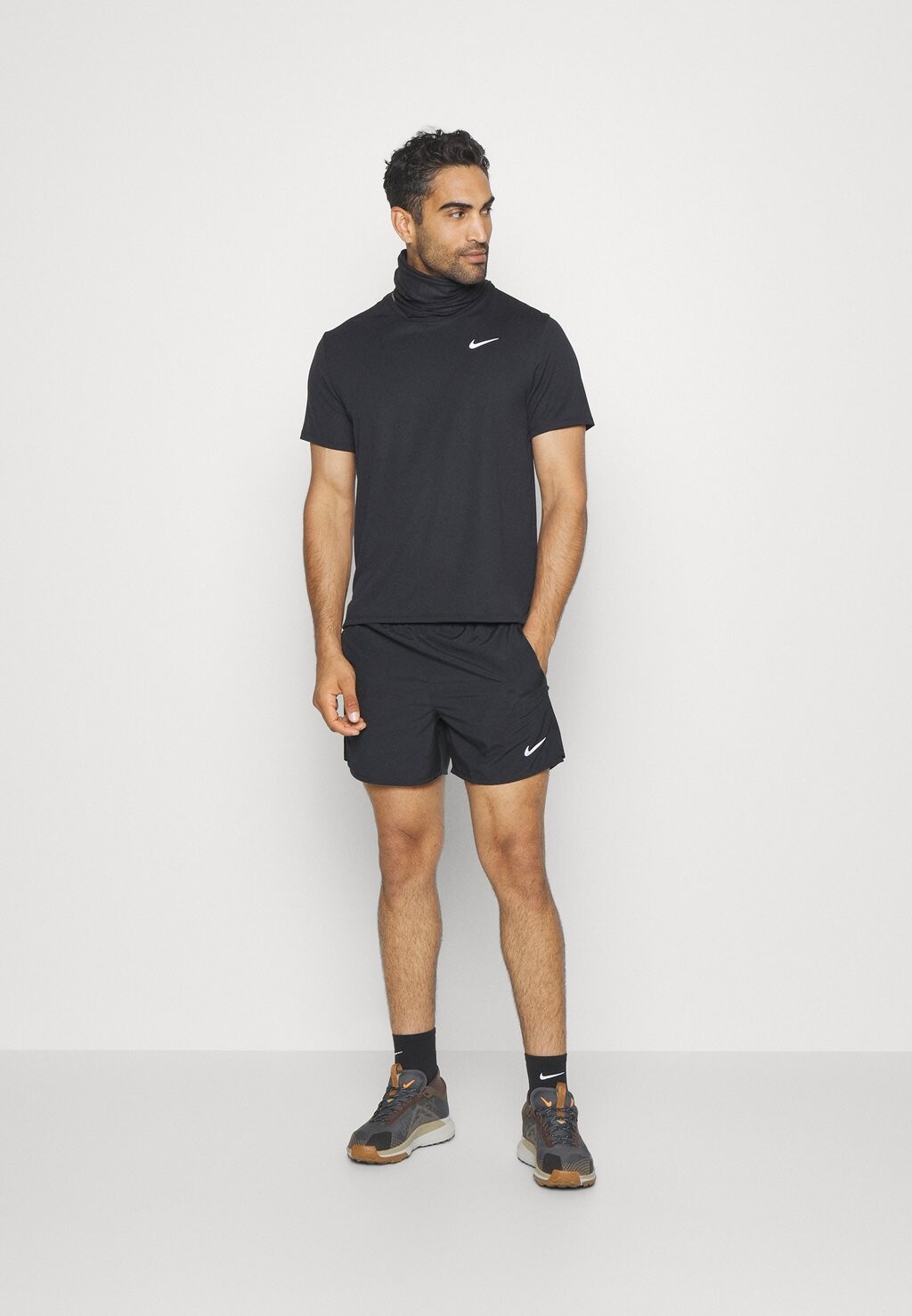 Спортивные шорты CHALLENGER SHORT Nike, черный/серебристый — фото 2