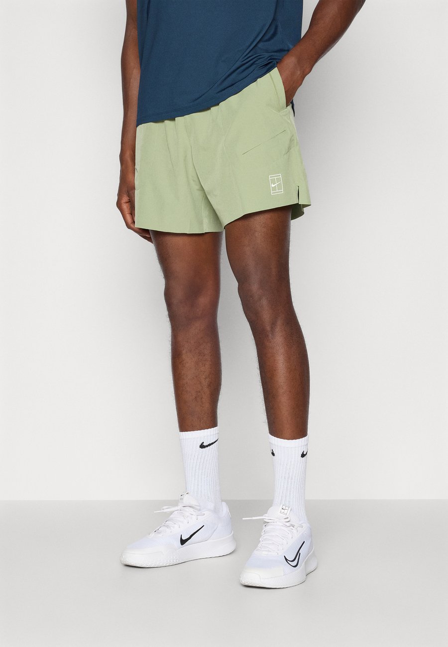 

Спортивные шорты Nike Performance NIKECOURT ADVANTAGE SHORT, Oil Green/White/Green