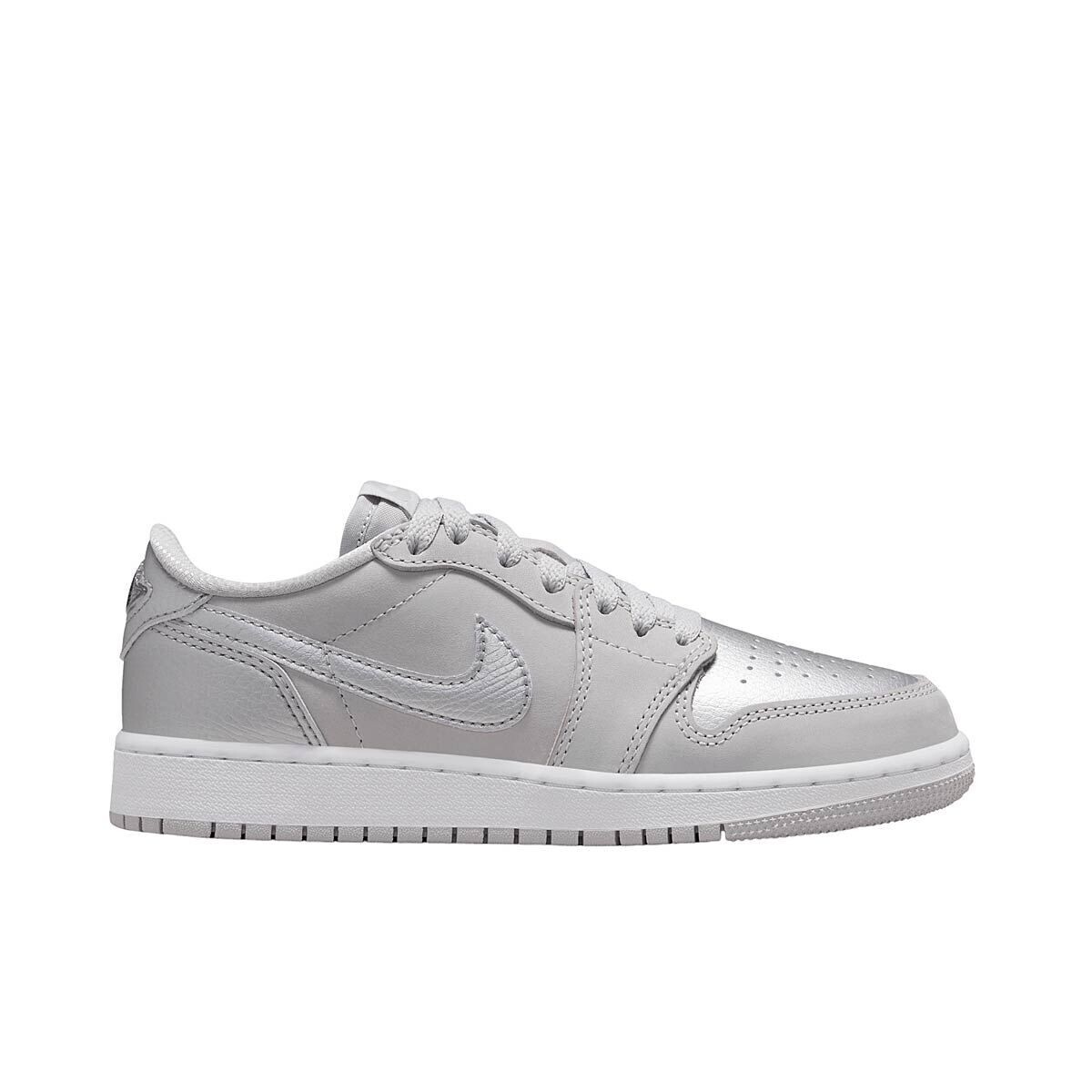 

Кроссовки Air Jordan 1 Retro Low OG серебряный металлик GS, цвет Grau/Silber/Weiß