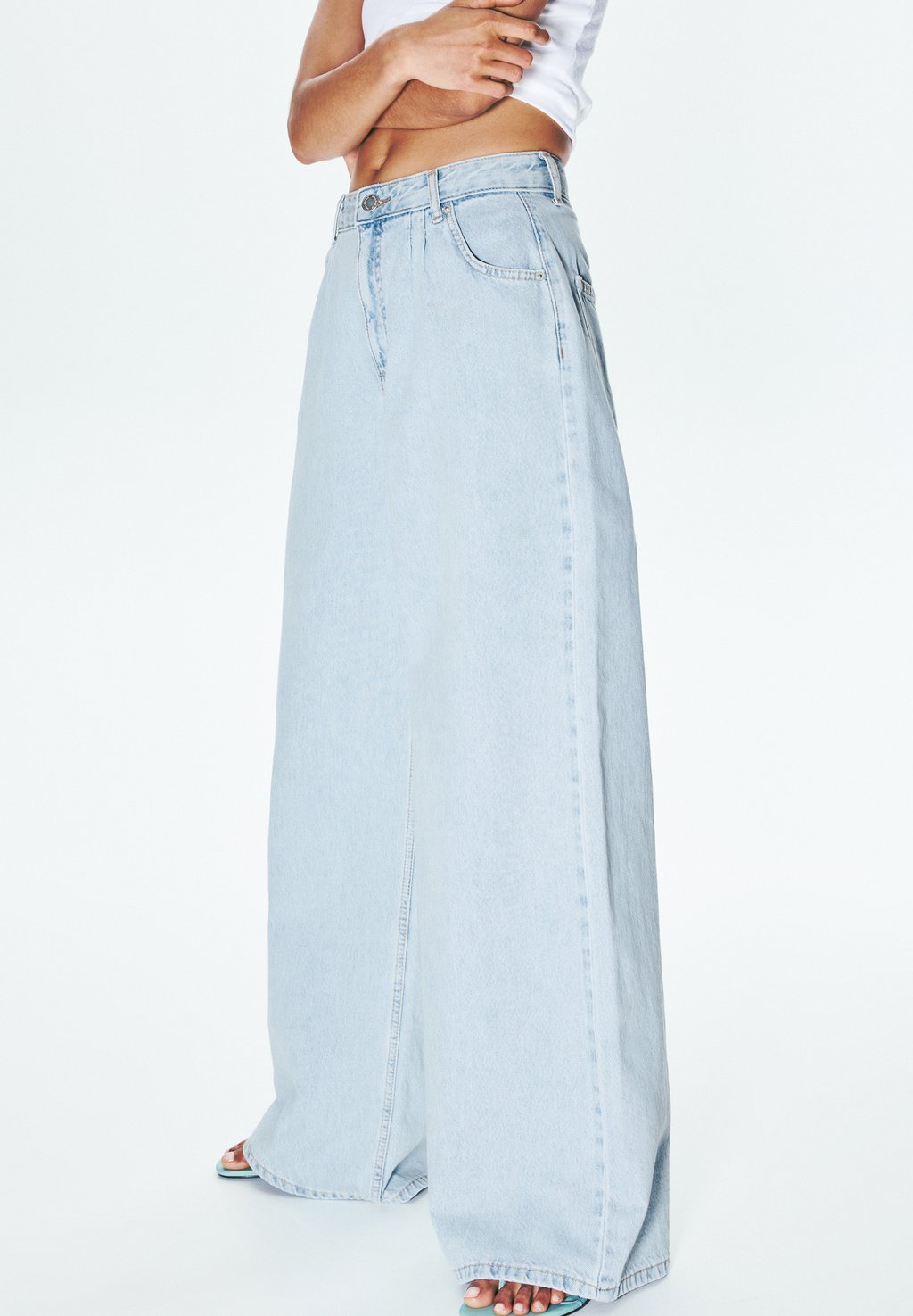 

Расклешенные джинсы WIDE-LEG PULL&BEAR, светло-голубой