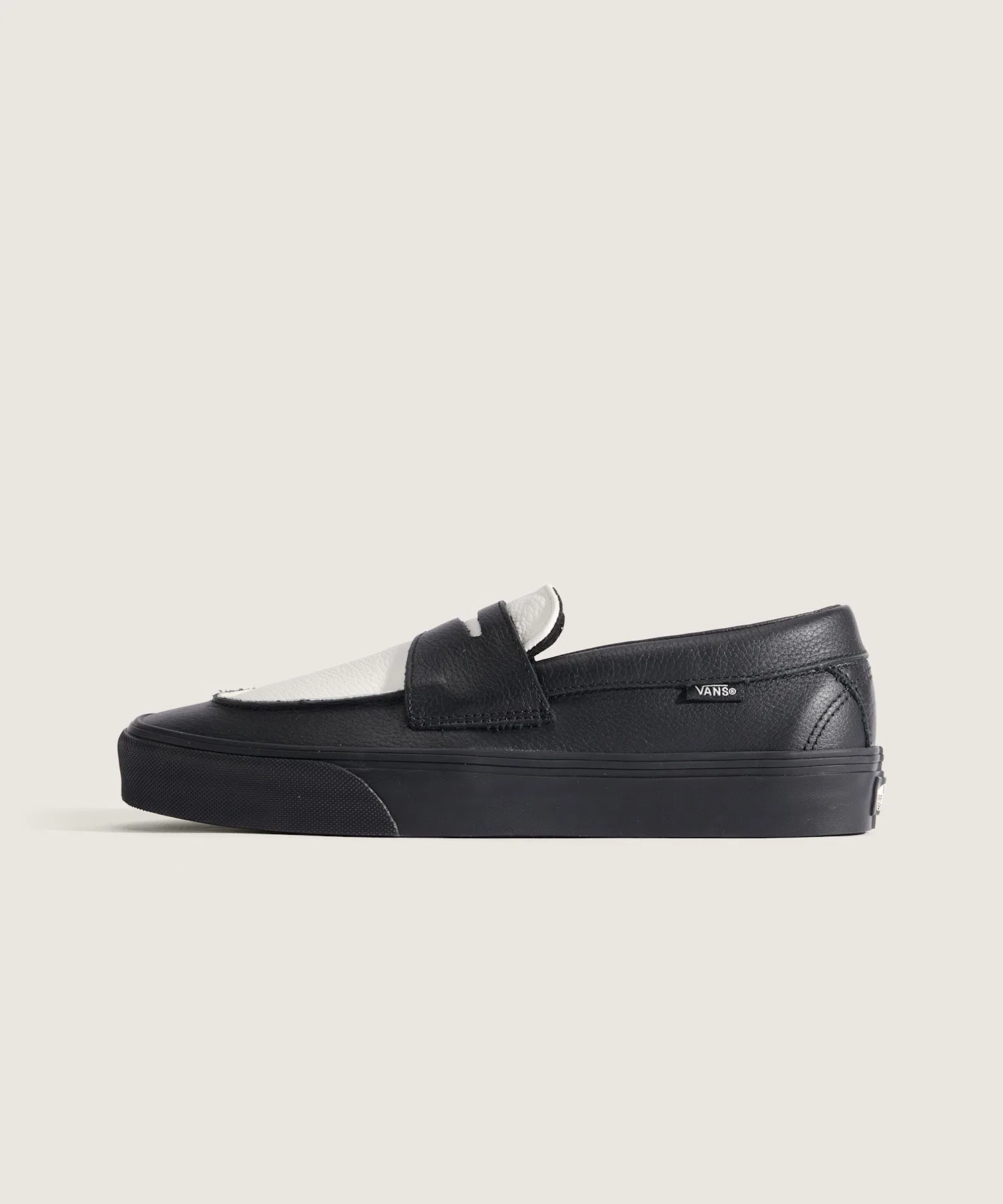 Унисекс кожаные лоферы VANS Loafer 53 чёрно-белые