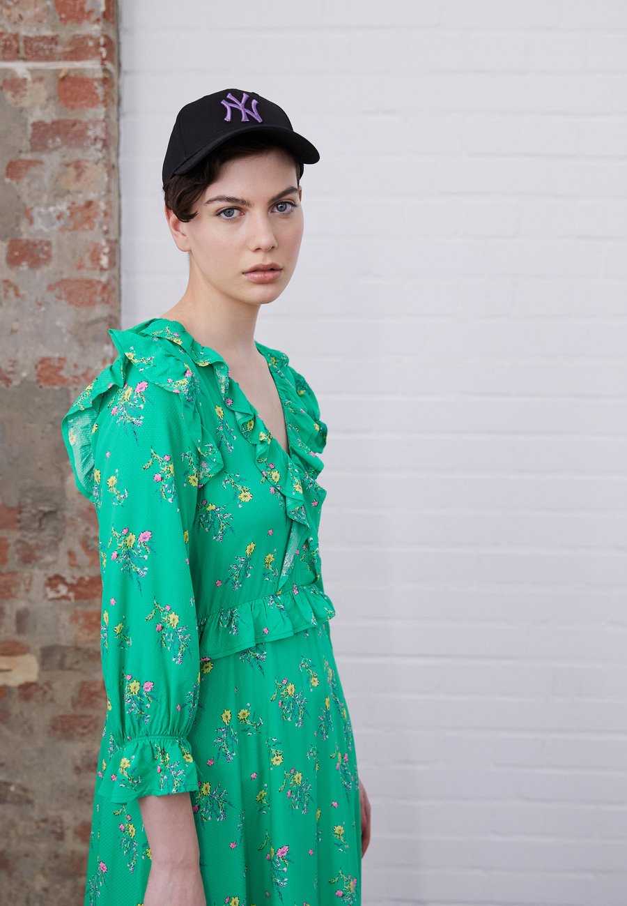 

Бейсболка New Era FEMALE LEAGUE ESS 9FORTY, Black