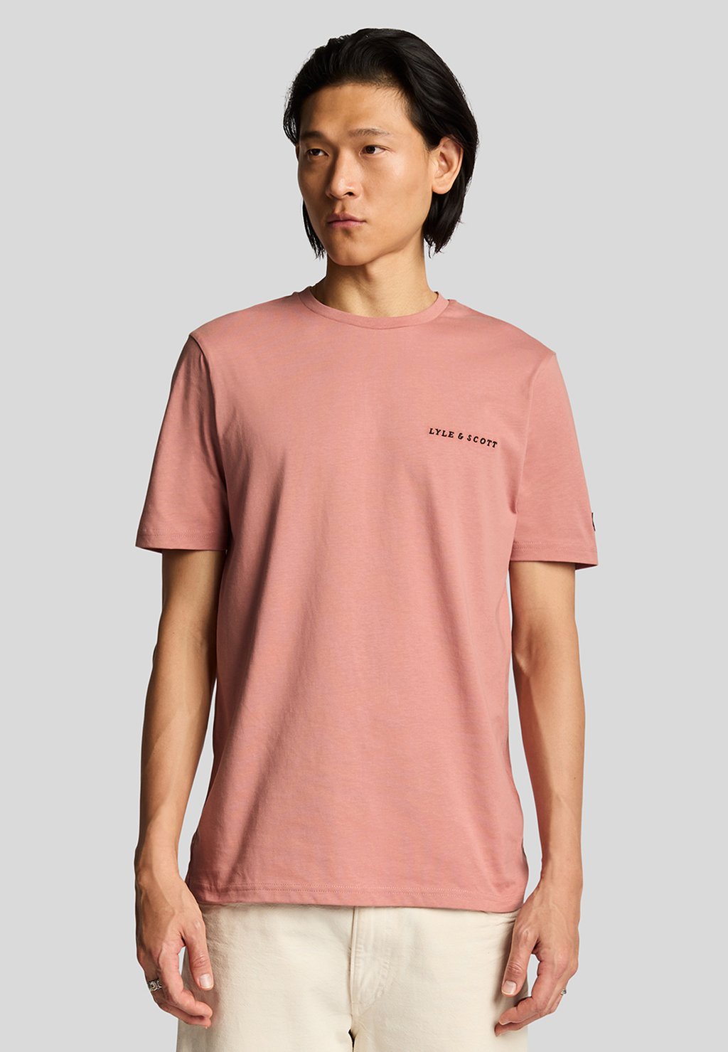 

Футболка с принтом EMBROIDERED Lyle & Scott, светло-красный