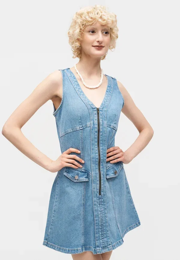 Платье джинсовое с V-образным вырезом Gap, medium wash — фото 4