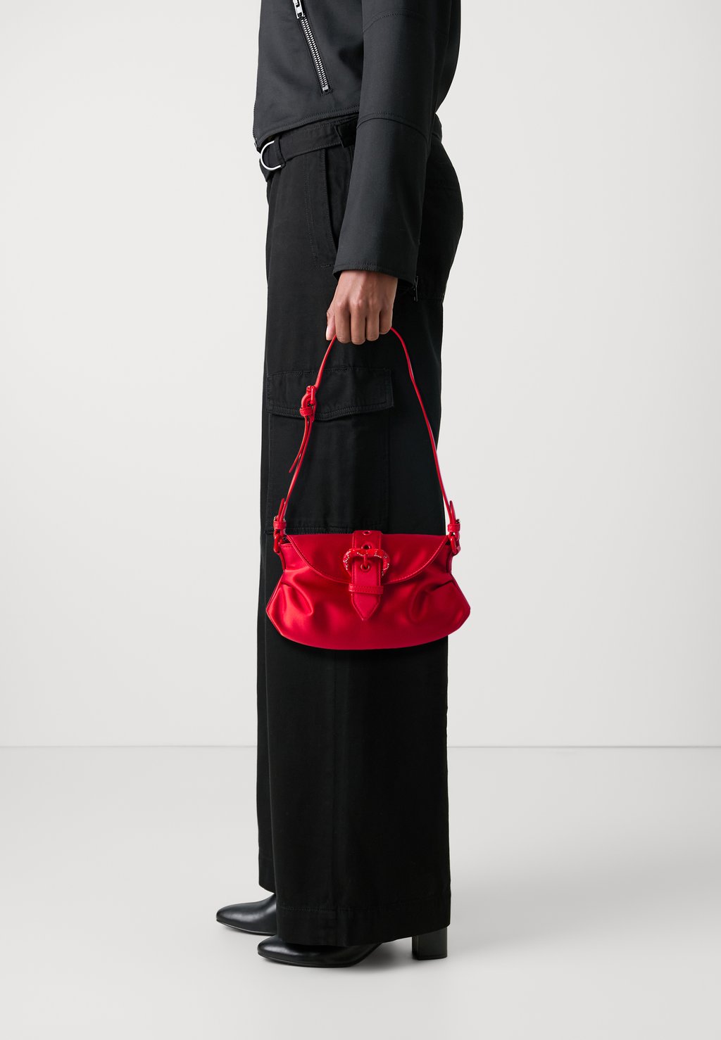 

Сумка JOLENE SHOULDER MINI DUCHESSE Pinko, красный