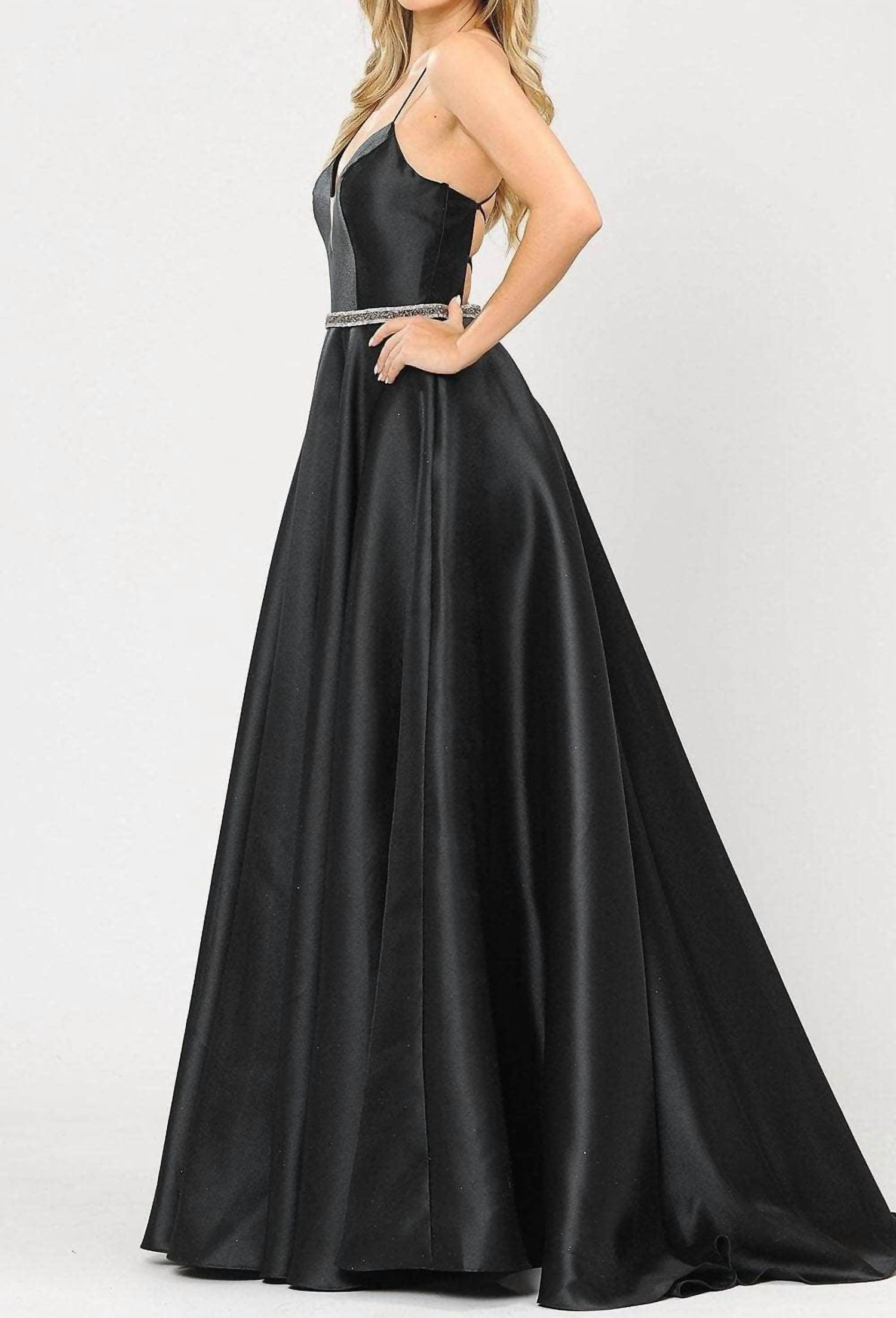 

Черное платье с вырезом "сердечко" и округлой спинкой Ellie Wilde