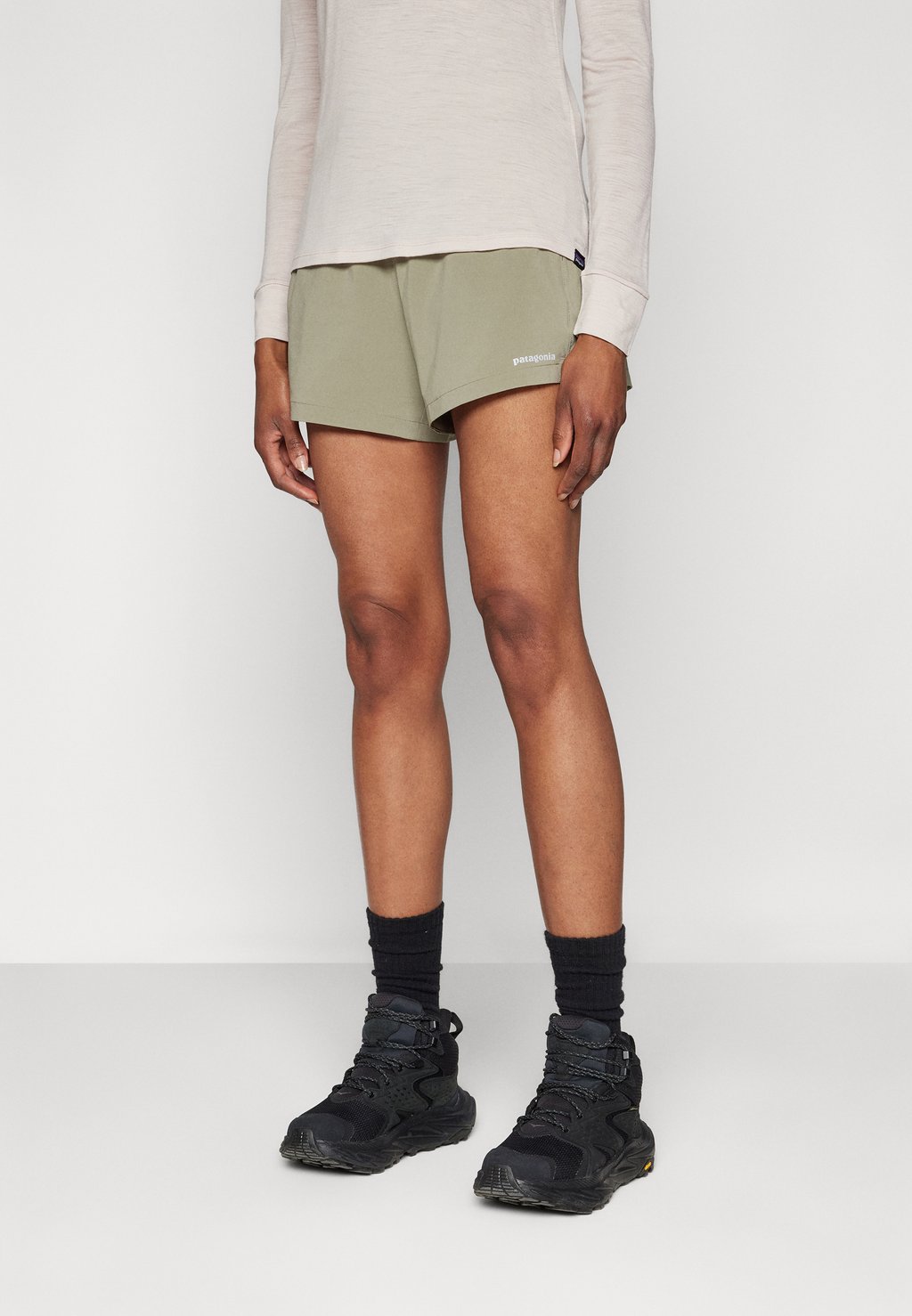

Спортивные шорты TERREBONNE SHORTS Patagonia, темно-серый