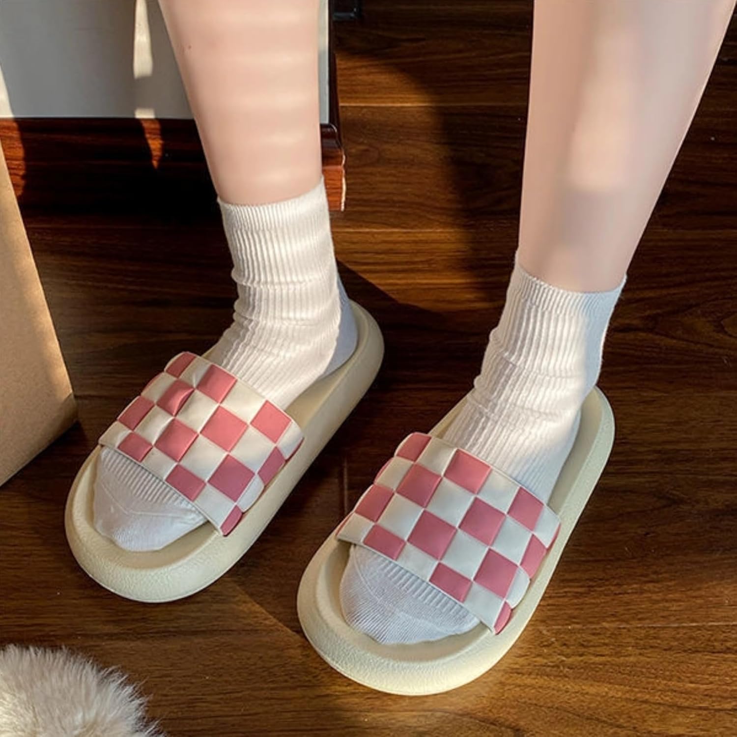 Домашние тапочки в клетку для женщин и мужчин, летние тапочки для душа, модные, удобные, повседневные, с толстой подошвой в клетку, пляжные шлепанцы для улицы, нескользящие Iwhgrmp, белый — фото 3