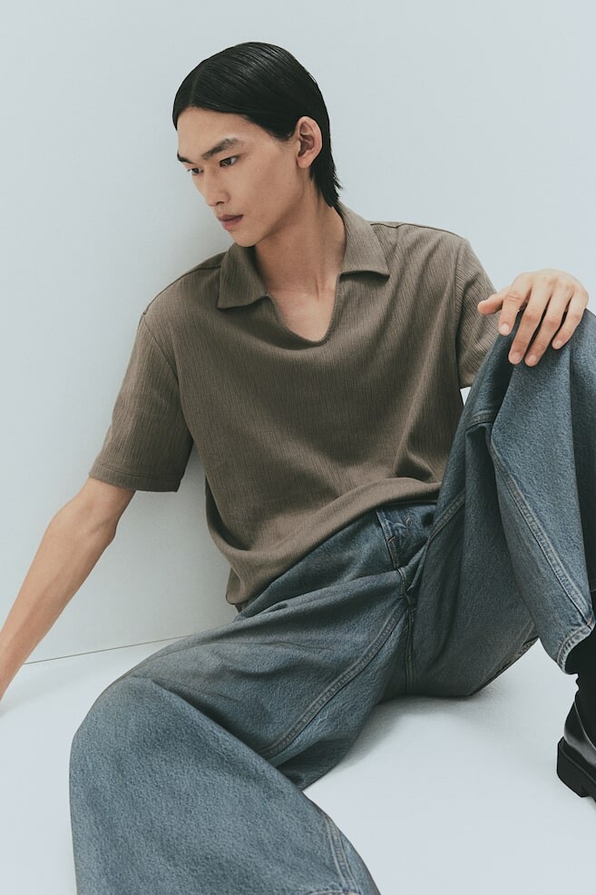 

Футболка с воротником, прямого кроя H&M, бежевый