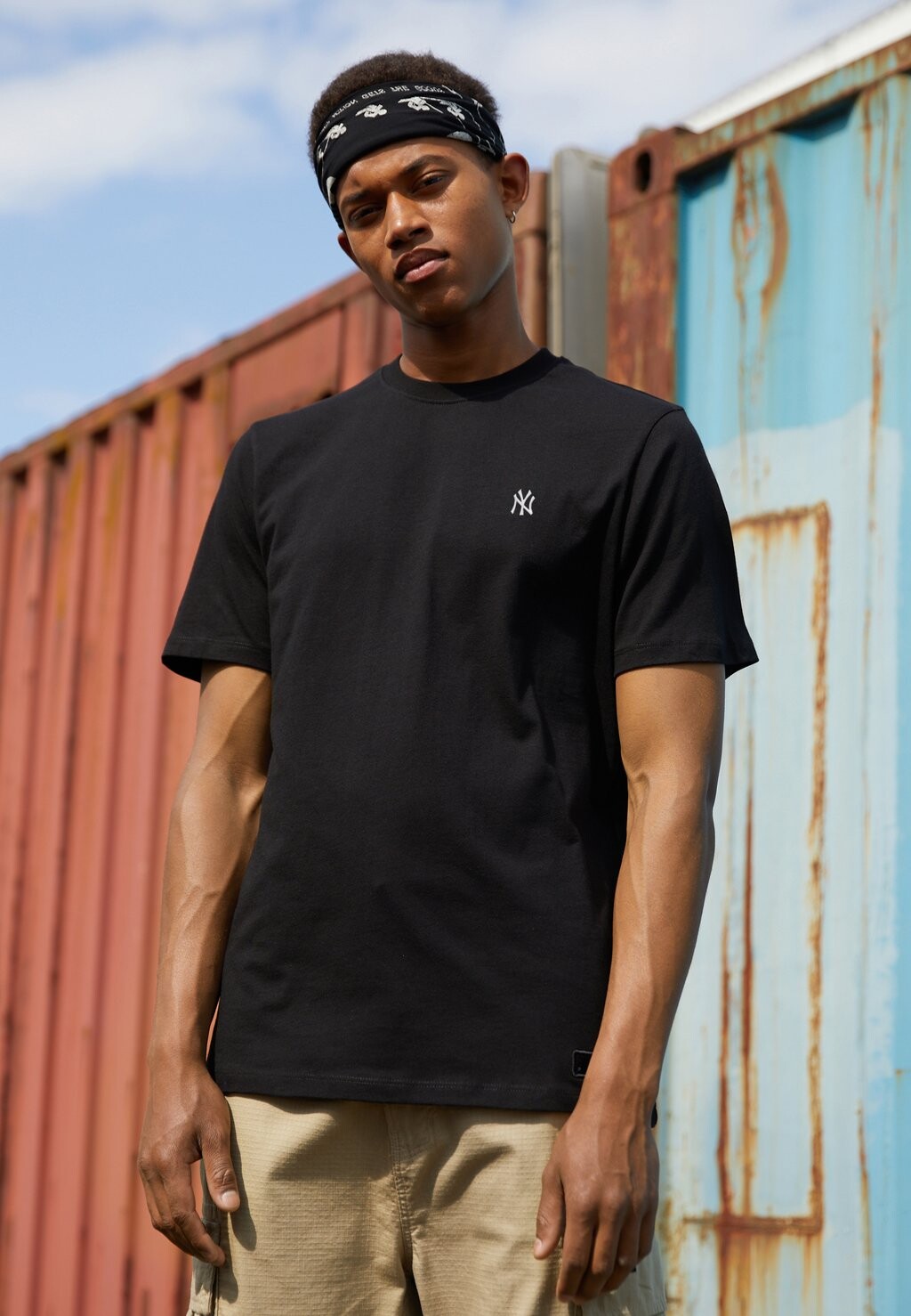

Базовая футболка NEW YORK YANKEES BASE RUNNER ECHO TEE '47, черный