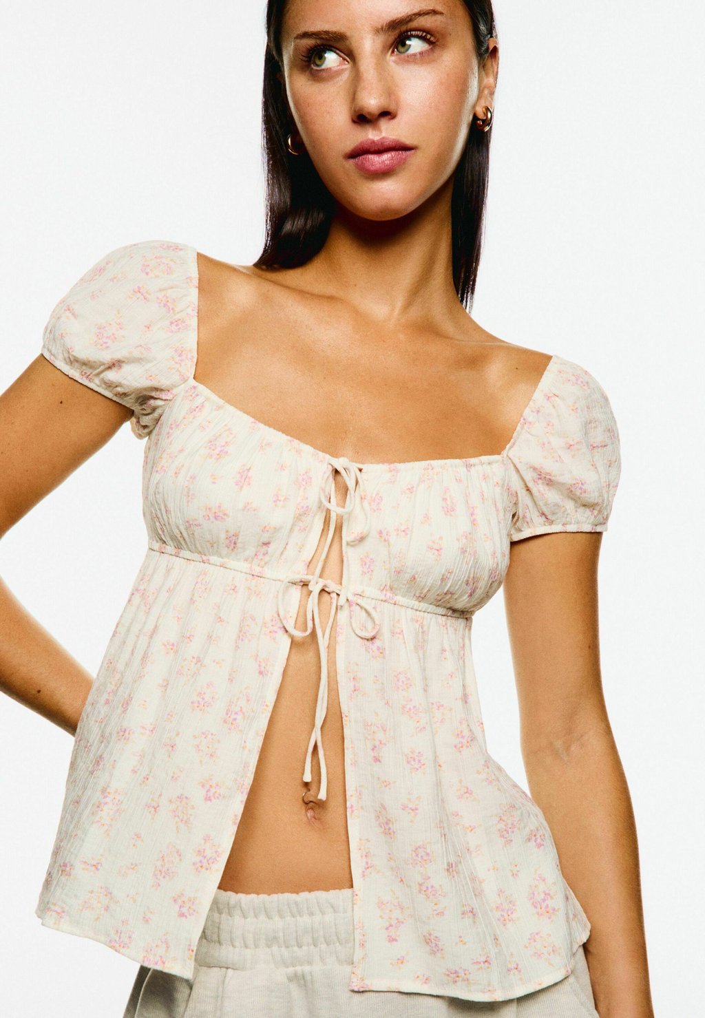 

Блуза TEXTURED PRINTED WITH BOWS Bershka, коричневый