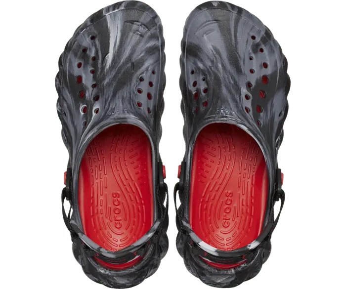Мраморные сабо Echo Crocs женские, цвет Black / Flame — фото 3