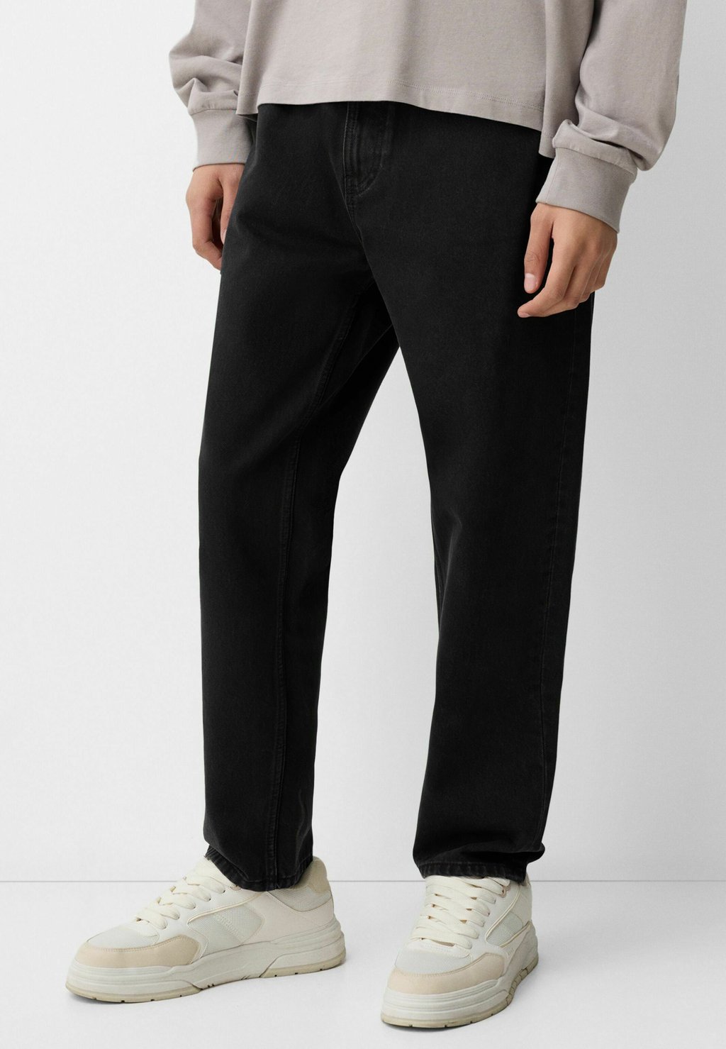 

Зауженные джинсы LOOSE Bershka, черный