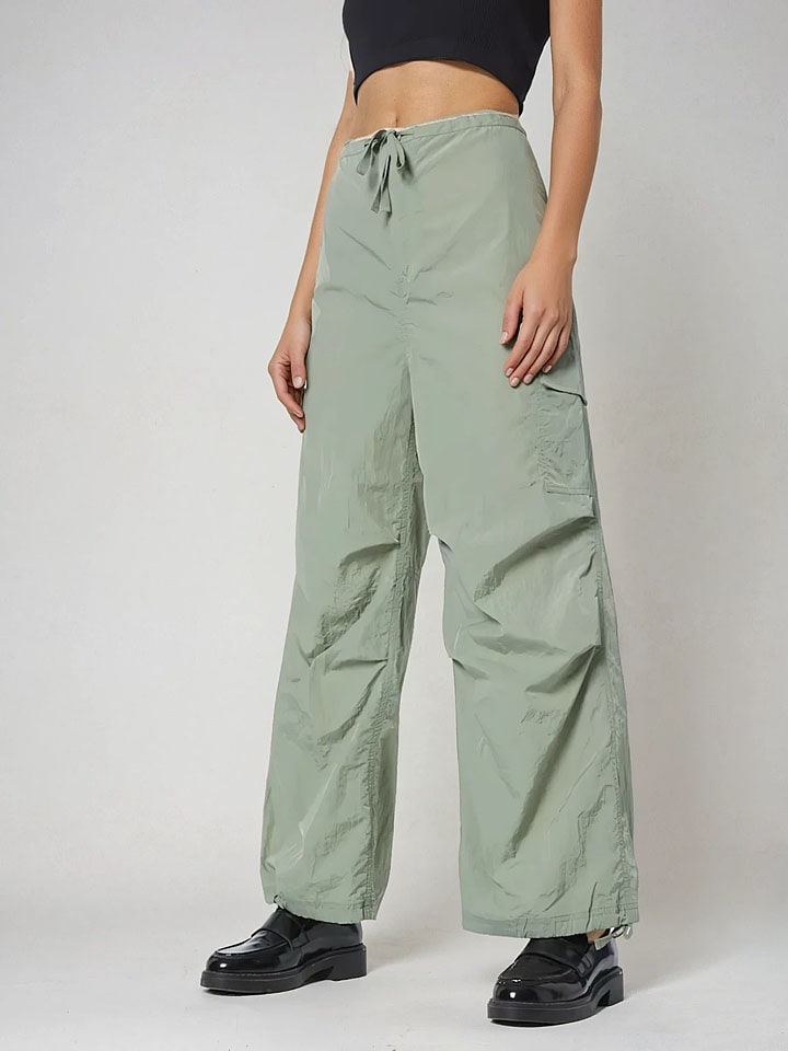 

Monki Брюки-карго зеленого цвета