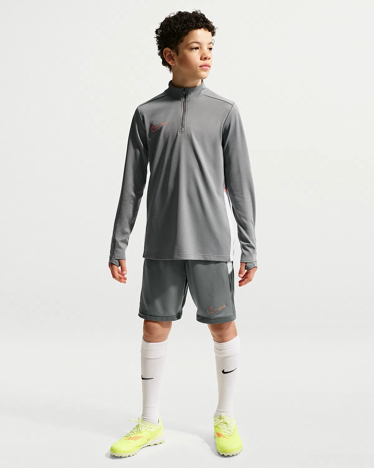 Детские футбольные шорты Nike Academy Dri-FIT, Smoke Grey/White/Hot Punch/Hot Punch