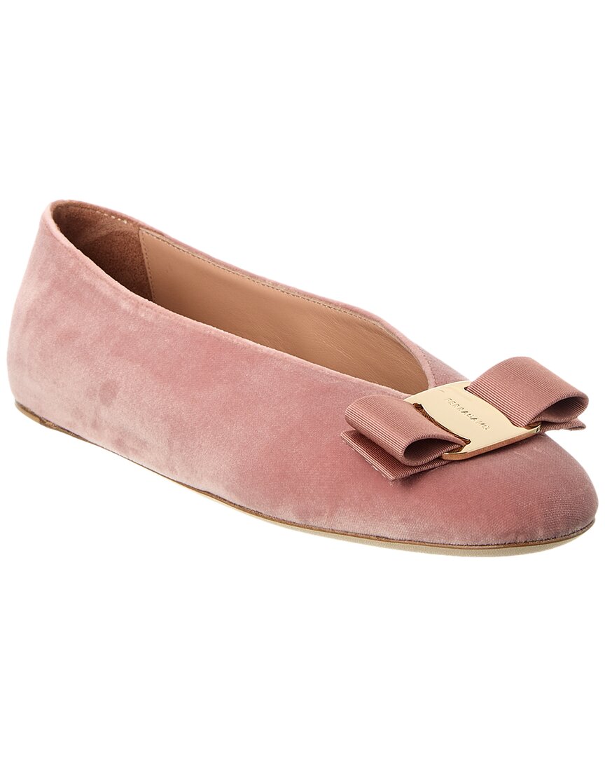 Ferragamo Vara Bow Балетки из бархата Salvatore Ferragamo, коричневый