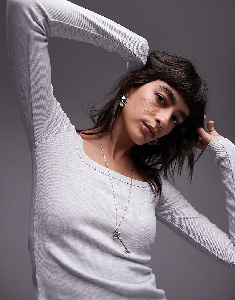 

Темно-серый топ с длинными рукавами и квадратным вырезом Topshop