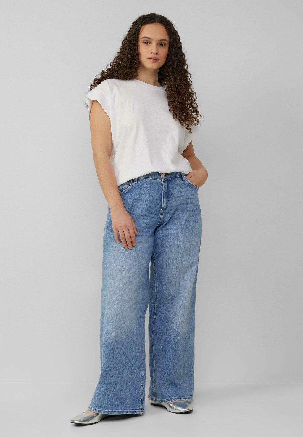 

Джинсы свободного кроя QS, цвет Blau