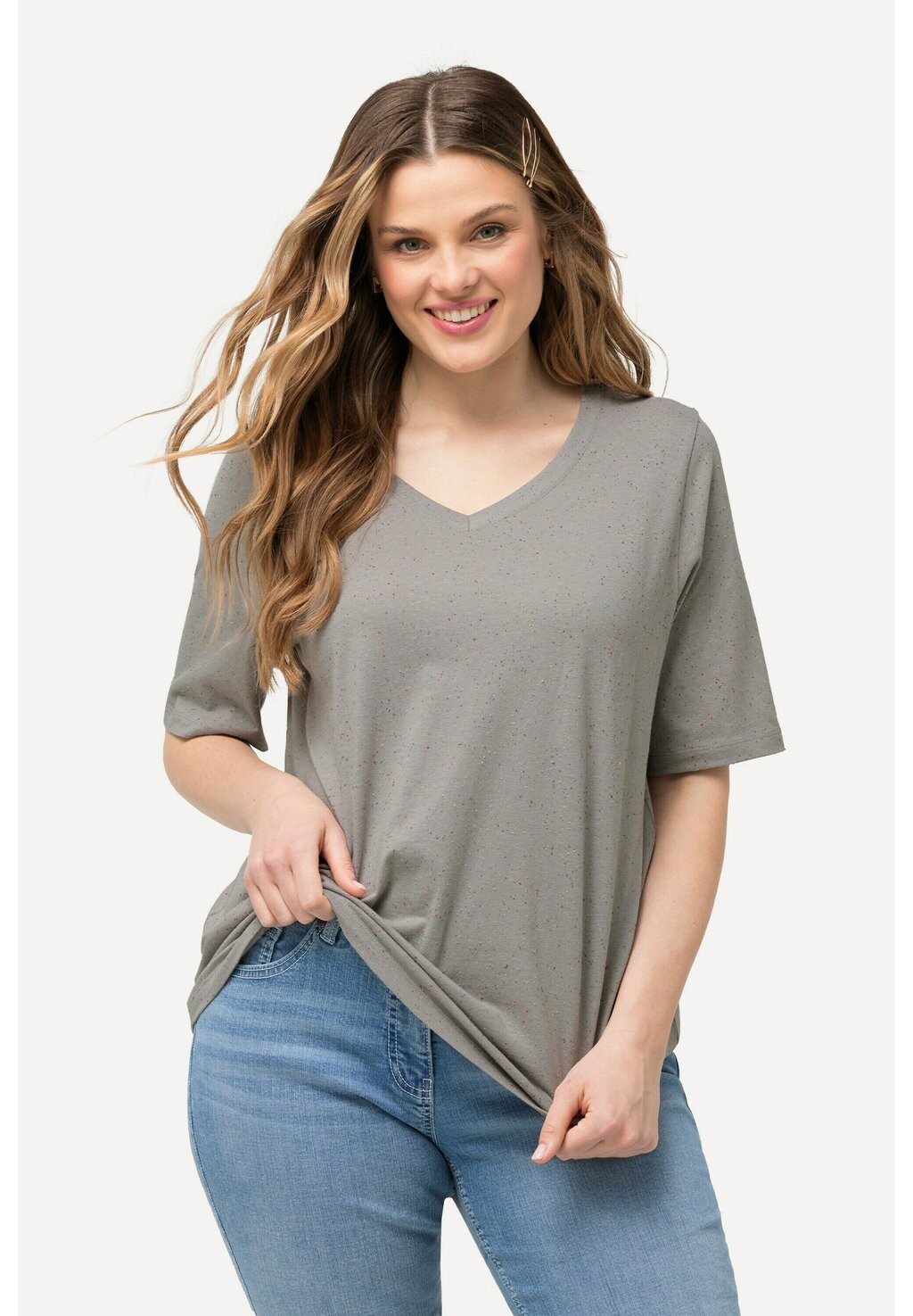 

Футболка с принтом SPECKLED SHORT SLEEVE V-NECK Ulla Popken, цвет Mottled Light Grey