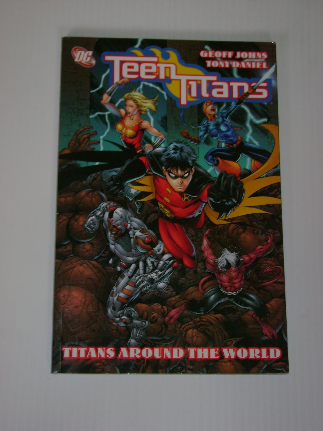 

Teen Titans, Vol. 6: Titans Around the World (DC Comics)