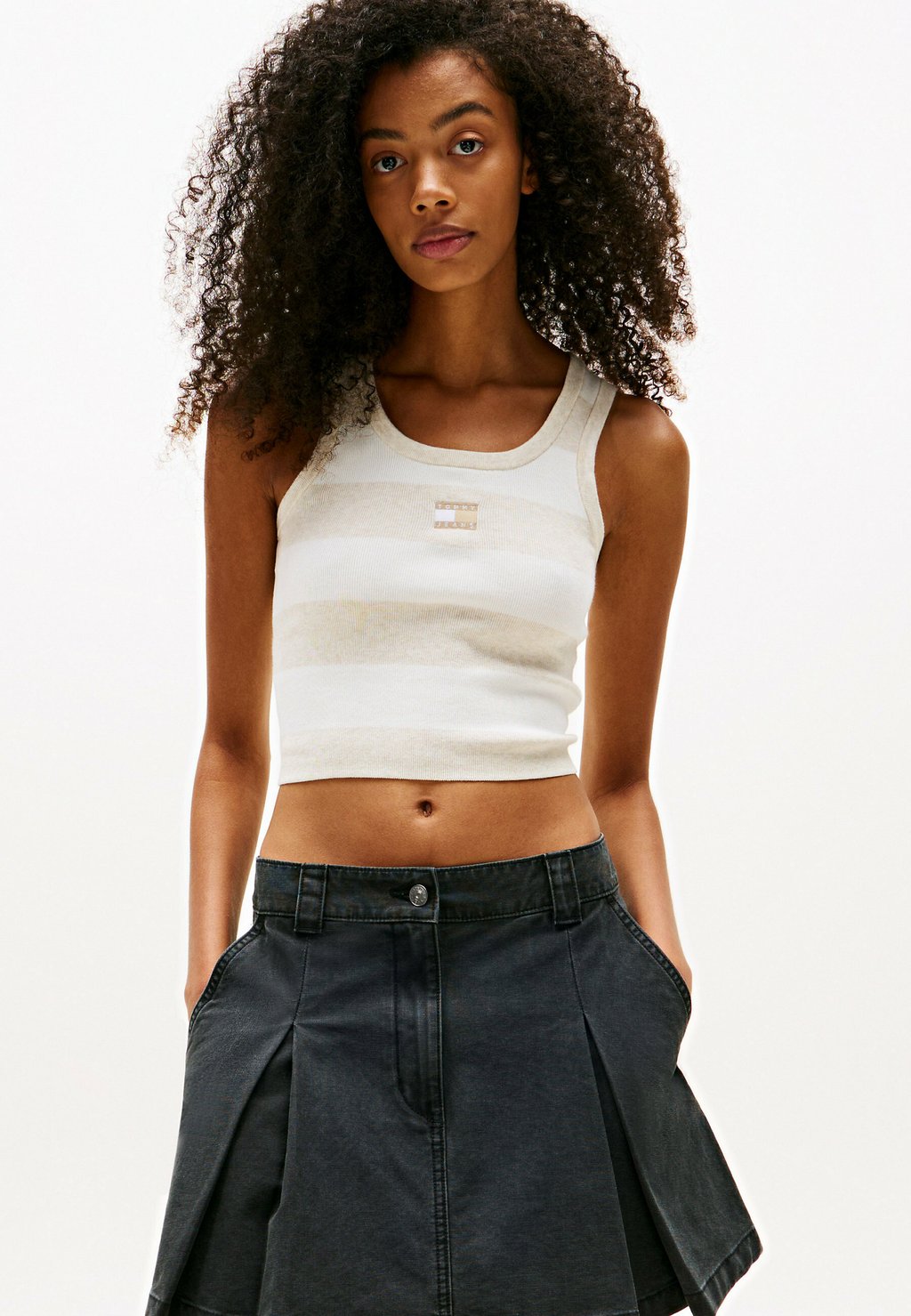 

Топ BADGE SLIM CROPPED Tommy Jeans, бежевый