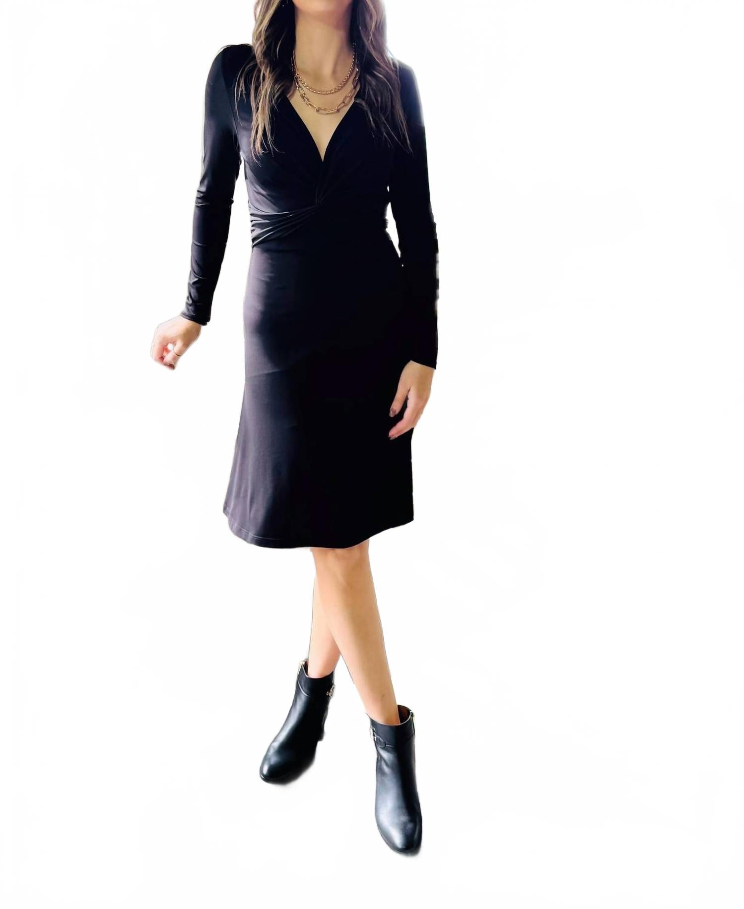 

Черное платье с асимметричным вырезом Veronica M