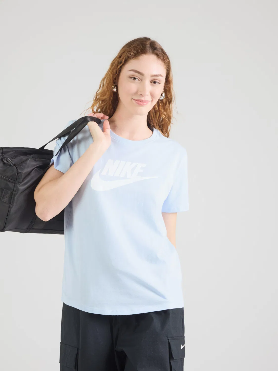 Skinny Футболка 'ESSNTL' Nike Sportswear, Light Blue — фото 3