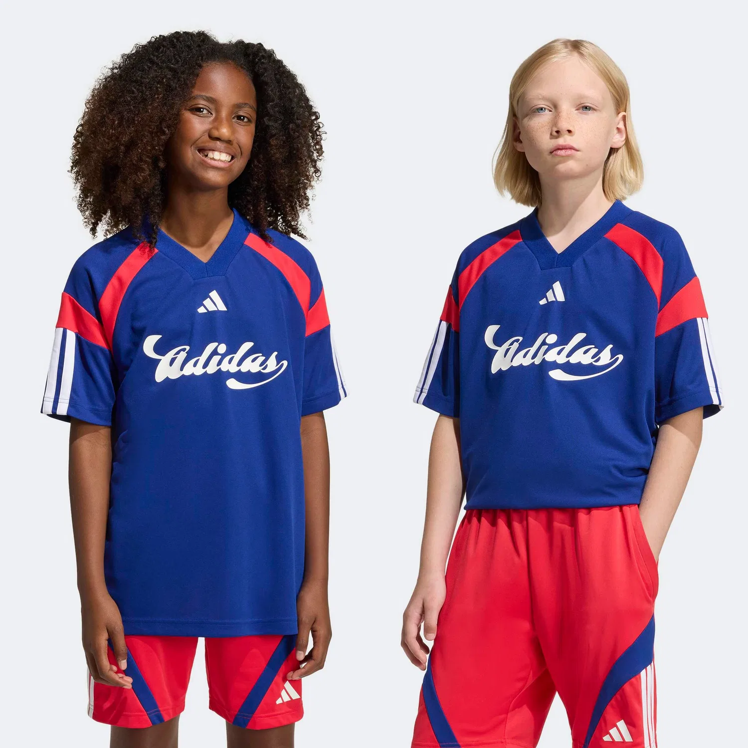 Спортивная футболка Adidas Sportswear Performance темно-синего цвета — фото 2
