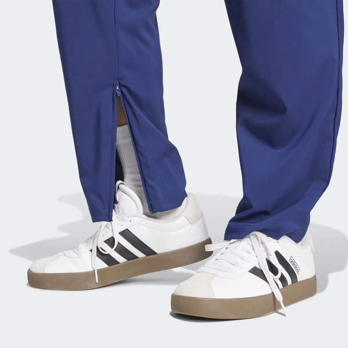 Мужские брюки Adidas Essentials Stanford с небольшим логотипом и открытым краем, синий — фото 4