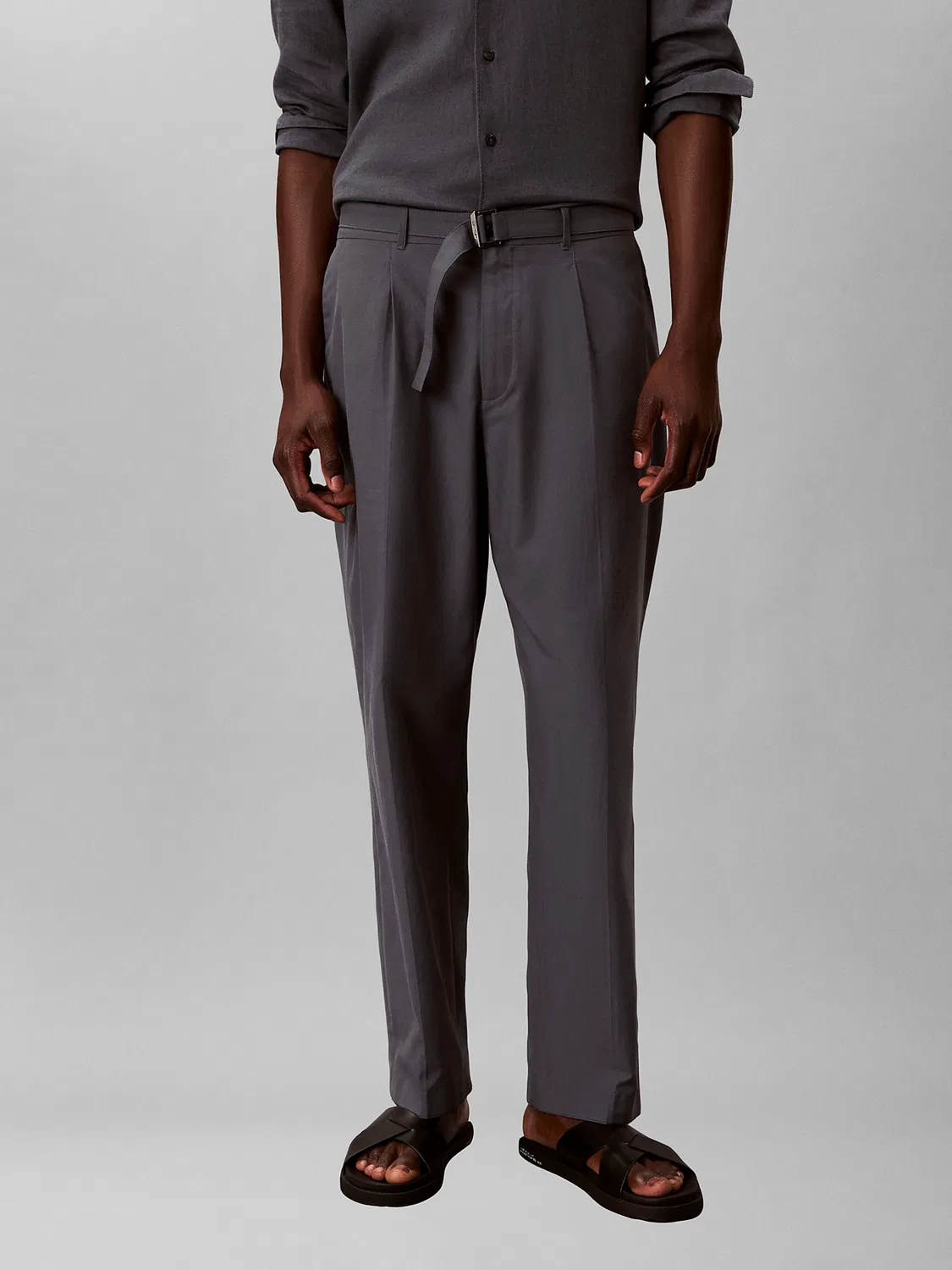 Брюки Calvin Klein Regular с плиссировкой, светло-серые — фото 3