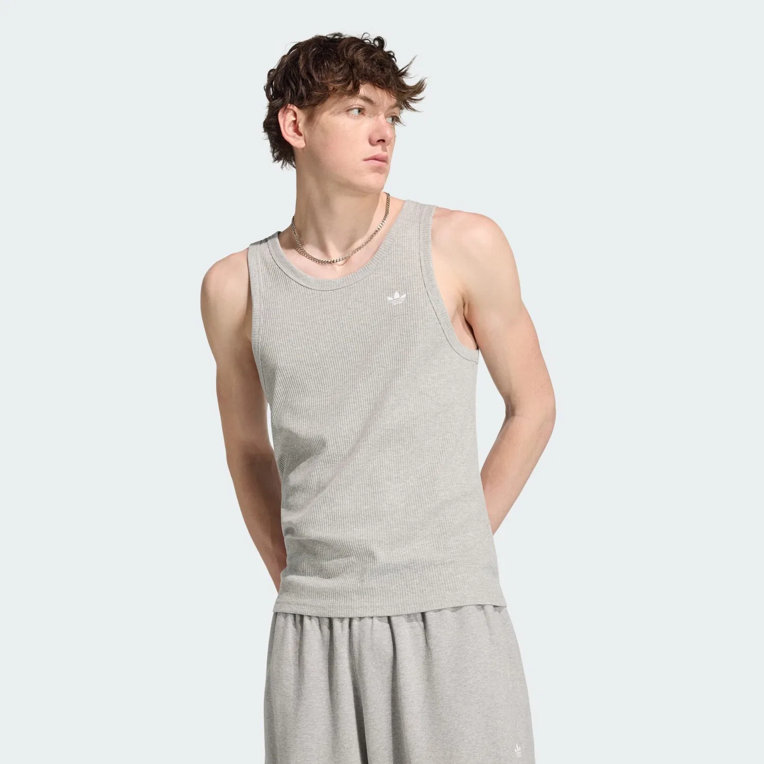 Майка Adidas Originals Trefoil Essentials серого цвета — фото 2