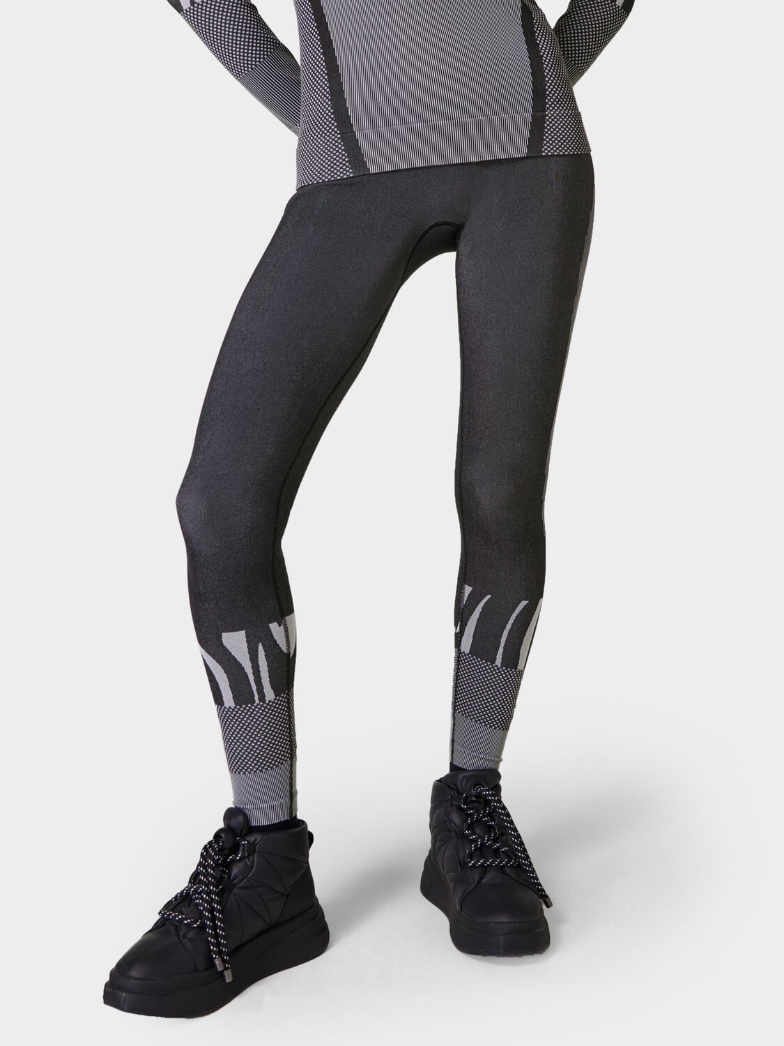 

Леггинсы Tech Abstract Ski Base Layer Sweaty Betty, черный/мульти