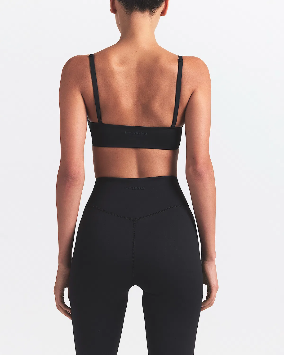 Женские леггинсы NikeSKIMS Matte с высокой посадкой, длиной 26" и накладками на коленях, NSKM Obsidian — фото 4