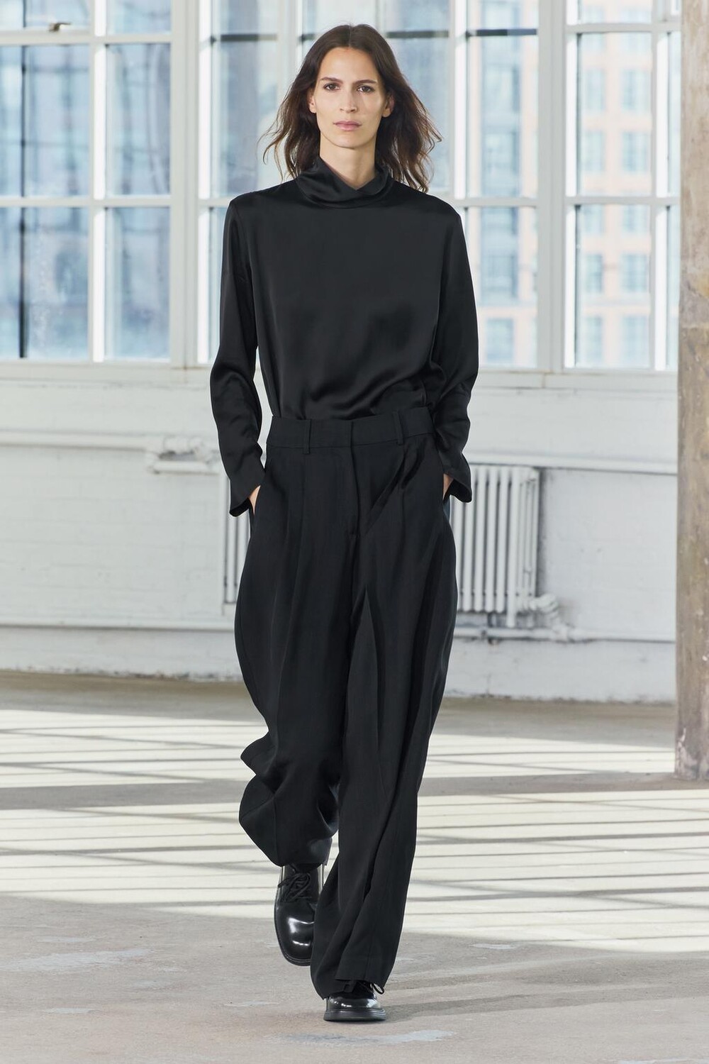 

Брюки с дропытками ZARA, черный