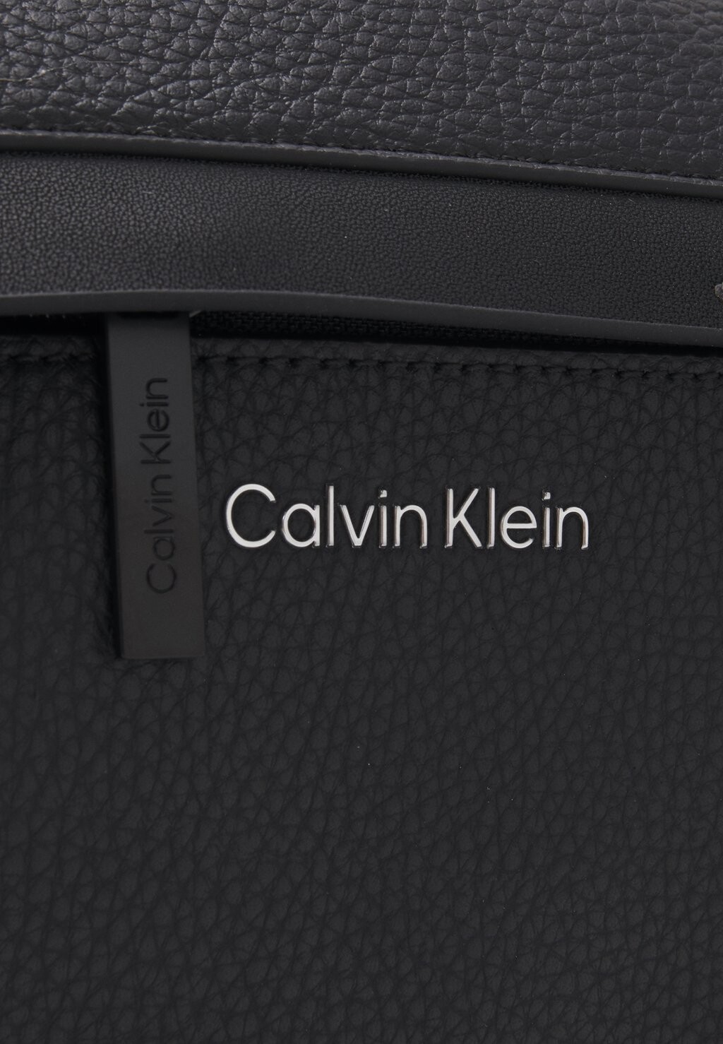 

Косметичка MUST WASHBAG HANGER UNISEX Calvin Klein, черный