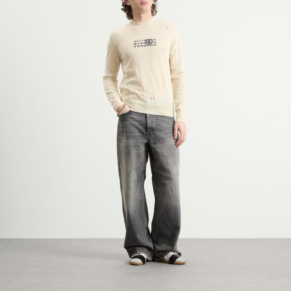 Вязаный джемпер с логотипом Numbers, выполненный в технике состаривания Mm6 Maison Margiela, off белый — фото 4