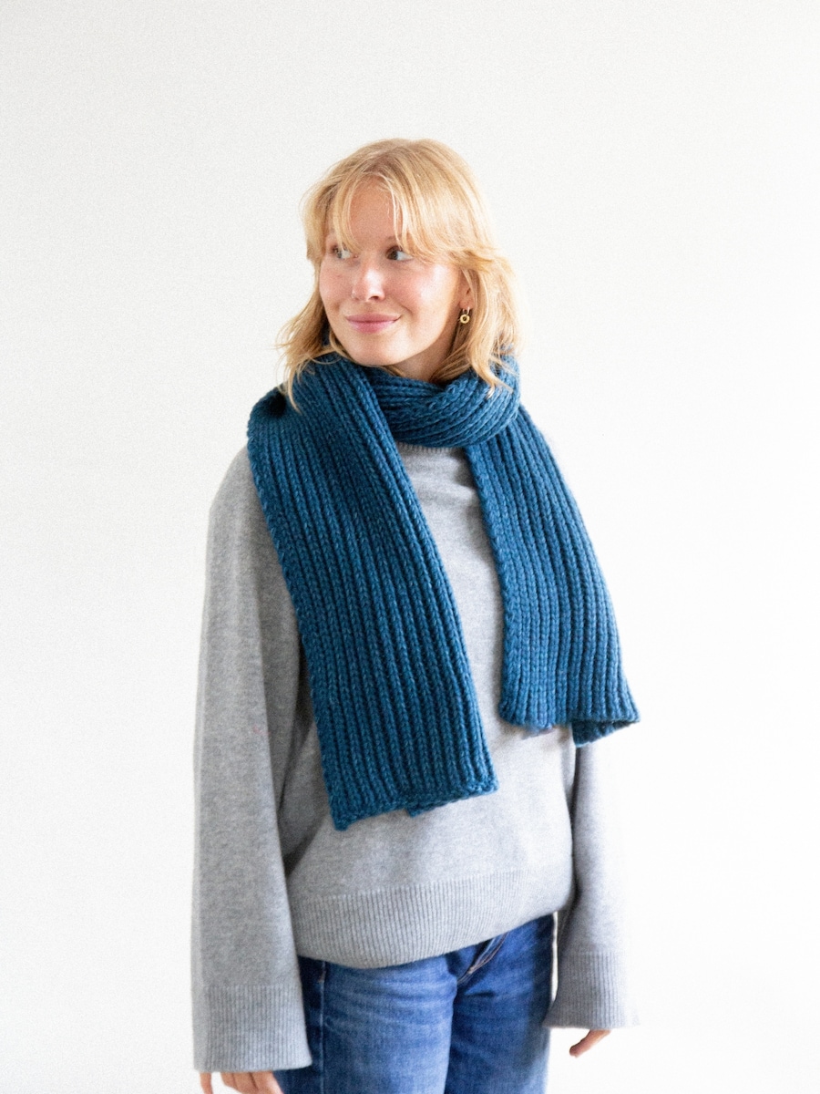 

Шарф KOPYTO UHU, темно-синий